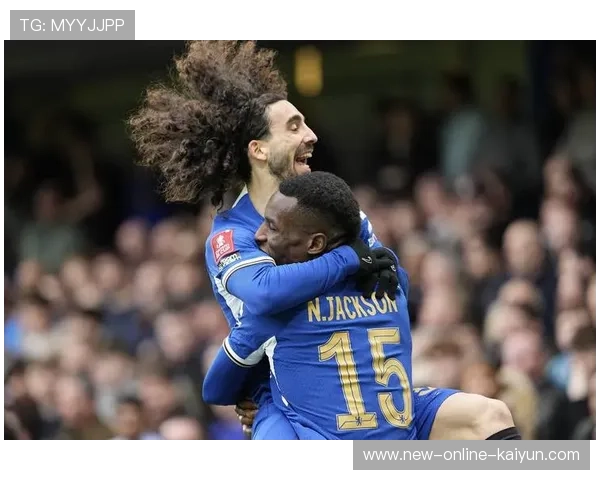 足球场上的奇迹瞬间:后卫解围变世界波,乌龙引爆全场